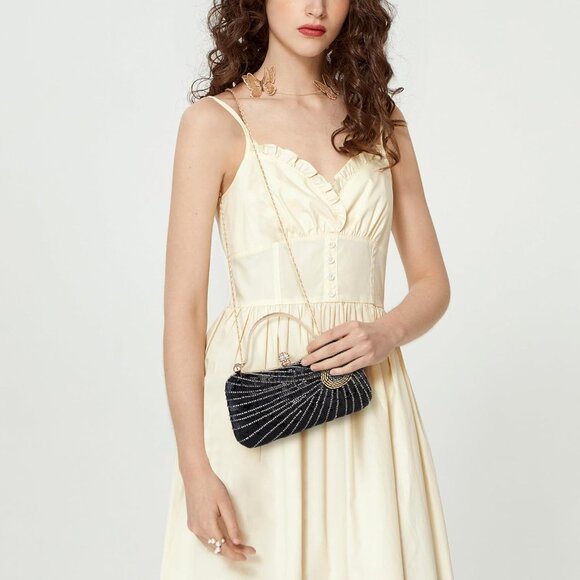 Spacious Peacock Design Evening Purse with Buckle Closure for Stylish Women - Picture 6 of 6